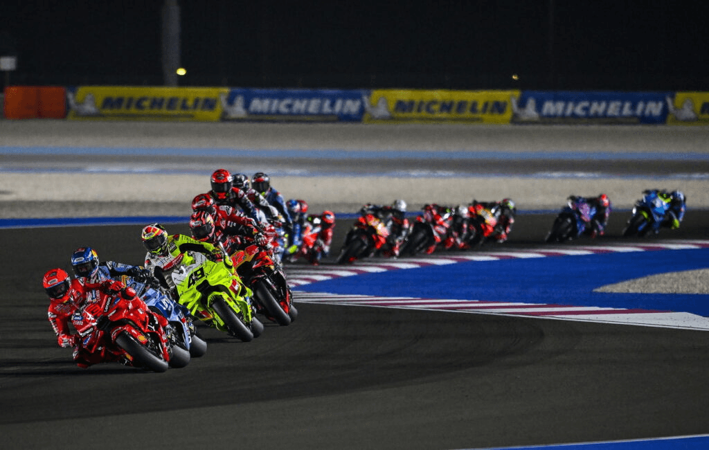 Гран-при Катара в MotoGP под угрозой, эмир призвал готовиться к худшему
